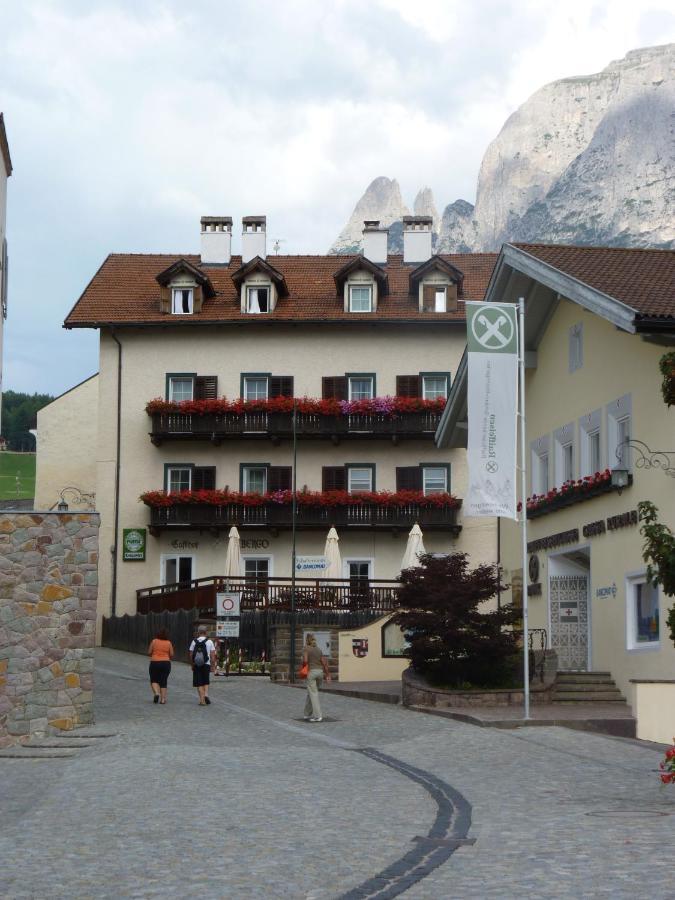 Gasthof Albergo Kreuzwirt Фіє Екстер'єр фото